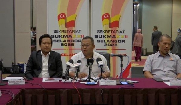 Datuk Seri Amirudin Shari (tengah) selepas mempengerusikan Mesyuarat Jawatankuasa Pengelola SUKMA ke-2 Tahun 2025 di Shah Alam/Foto RTM