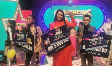Nurfarina Farha Abdul Zahir dari Selangor membawa pulang hadiah wang tunai RM20,000 berserta trofi, sijil, dan hadiah iringan