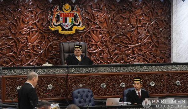 Foto Facebook Parlimen Malaysia@Helmi Aidil