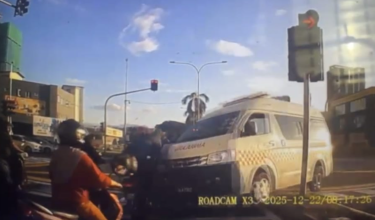 Tangkap layar video kamera papan pemuka memaparkan insiden pelanggaran / Video orang awam