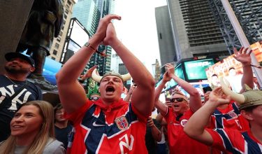 Soccer Football - FIFA World Cup 2026 - Group I - Norway v Senegal - Previews - New York, U.S. - June 21, 2026 Norway fans gather to perform the Viking row in Times Square REUTERS/John Sibley