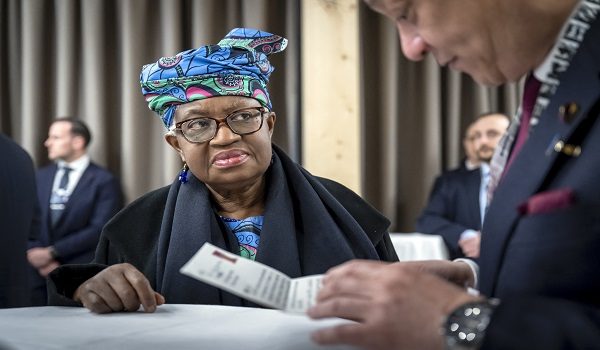 — Ketua Pengarah Pertubuhan Perdagangan Dunia (WTO), Ngozi Okonjo-Iweala, kelihatan semasa pertemuan menteri tidak rasmi WTO di samping Mesyuarat Tahunan Forum Ekonomi Dunia (WEF) di Davos, Switzerland/ Foto AFP