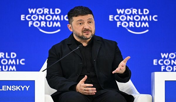 Presiden Ukraine, Volodymyr Zelensky, berucap pada Mesyuarat Tahunan Forum Ekonomi Dunia (WEF) di Davos/ Foto AFP