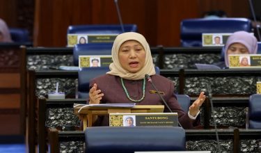 KUALA LUMPUR, 3 Nov -- Menteri Pembangunan Wanita, Keluarga dan Masyarakat, Datuk Seri Nancy Shukri pada sesi penggulungan Rang Undang-Undang Pembekalan 2026 (Belanjawan) pada Mesyuarat Ketiga Penggal Ketiga, Majlis Parlimen ke-15 Dewan Rakyat di Bangunan Parlimen hari ini.

-- fotoBERNAMA (2025) HAK CIPTA TERPELIHARA