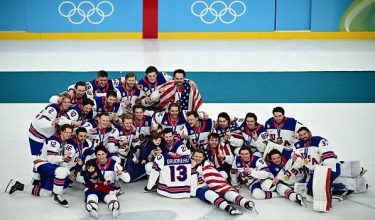 Kejuaraan Olimpik pertama AS sejak kejayaan bersejarah “Miracle on Ice” di  Lake Placid 1980 / FOTO AFP