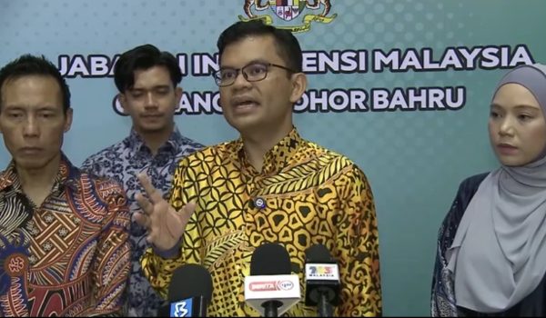 2304 NSL AKMAL REFORMASI EKONOMI