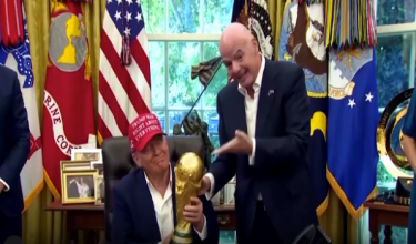 Presiden AS, Donald Trump bersama Presiden FIFA, Gianni Infantino /REUTERS