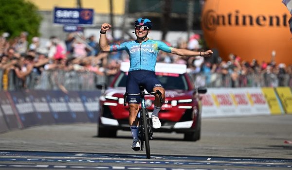 Cycling - Giro d'Italia - Stage 13 - Alessandria to Verbania - Italy - May 22, 2026 XDS Astana Team's Alberto Bettiol celebrates winning stage 13 REUTERS/Jennifer Lorenzini