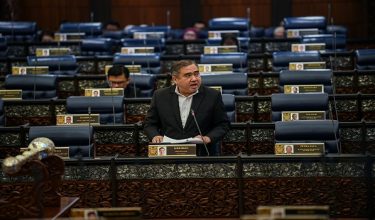 KUALA LUMPUR, 23 Jun -- Menteri Pengangkutan Anthony Loke ketika membentangkan bacaan kali kedua Rang Undang-Undang Pengangkutan Jalan (Pindaan) 2026 pada Mesyuarat Kedua, Penggal Kelima, Parlimen Ke-15 Dewan Rakyat di Bangunan Parlimen hari ini.

-- fotoBERNAMA (2026) HAK CIPTA TERPELIHARA