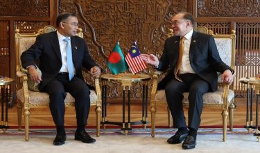 PUTRAJAYA, 22 Jun -- Perdana Menteri Datuk Seri Anwar Ibrahim (kanan) mengadakan pertemuan bersama rakan sejawatnya Tarique Rahman dari Bangladesh sejurus selepas sambutan rasmi Perdana Menteri itu di Bangunan Perdana Putra hari ini.

Tarique kini dalam rangka lawatan dua hari ke Malaysia. 

--fotoBERNAMA (2026) HAK CIPTA TERPELIHARA