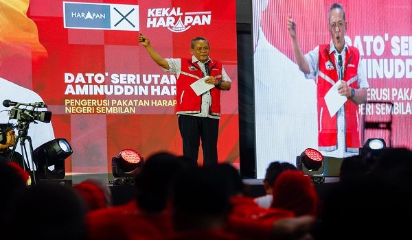 SEREMBAN, 22 Julai -- Menteri Besar Negeri Sembilan merangkap Calon Pakatan Harapan DUN Linggi Datuk Seri Aminuddin Harun berucap pada Program Jelajah Kekal HARAPAN Negeri Sembilan di Pusat Bandar Senawang Taipan 2 malam ini.  

--fotoBERNAMA (2026) HAK CIPTA TERPELIHARA