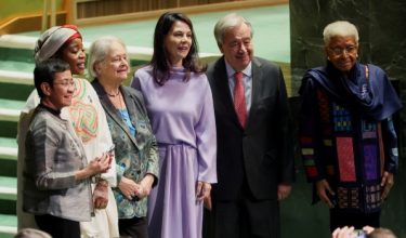 Setiausaha Agung Pertubuhan Bangsa Bersatu (PBB), Antonio Guterres bergambar bersama bekas Presiden Liberia, Ellen Johnson Sirleaf, Presiden Perhimpunan Agung PBB, Annalena Baerbock, penerima Hadiah Keamanan Nobel, Maria Ressa, bekas Perdana Menteri Norway, Gro Harlem Brundtland dan Duta Global PBB bagi Keamanan, Maryam Bukar Hassan sempena mesyuarat peringkat tinggi memperingati ulang tahun ke-80 penubuhan PBB di Ibu Pejabat PBB, New York/Reuters