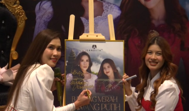 Eira Syazira (kiri) dan Nabila Maharani (kanan)