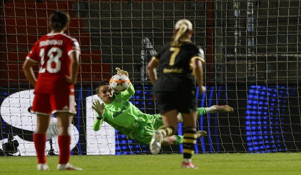 Bayern Munich's German goalkeeper #01 Ena Mahmutovic makes a save during the UEFA Women's Champions League first round day 1 football match between Bayern Munich and Manchester City in Munich, southern Germany, on September 22, 2026. (Photo by Michaela STACHE / AFP)