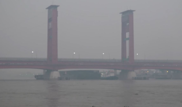 Keadaan jerebu di Palembang pada Khamis / Foto Viory