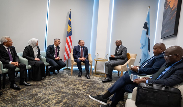 Botswana tawar insentif cukai, kemudahan pendaftaran perniagaan/Foto FB Tengku Zafrul