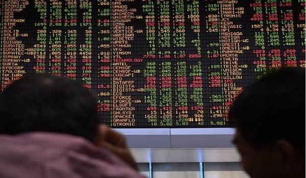 Pada 9.10 pagi ini, indeks penanda aras FTSE Bursa Malaysia KLCI (FBM KLCI) turun 1.79 mata atau 0.10 peratus kepada 1,669.50/ Foto BERNAMA