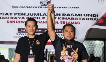 Mohd Ismail Ayob (kiri) dan Mohd Kurniawan Naim Moktar/ BERNAMA