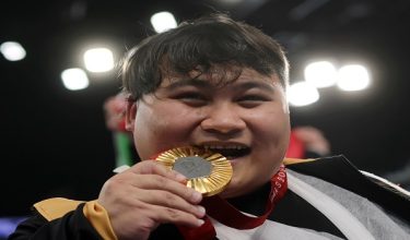 Atlet powerlifting negara Bonnie Bunyau Gustin / Foto BERNAMA