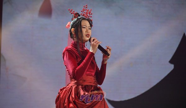 Dhania ketika mempersembahkan lagu 'Loyal Brave True', Sabtu lalu