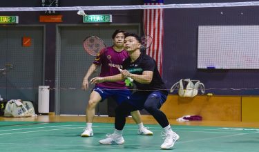 Pemain beregu lelaki negara, Wan Arif Wan Junaidi (kanan) ketika sesi latihan skuad badminton kebangsaan di Akademi Badminton Bukit Kiara hari ini/ BERNAMA