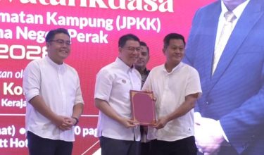 Nga pada majlis Penyampaian Watikah Ketua Kampung Baru Cina. di Ipoh.