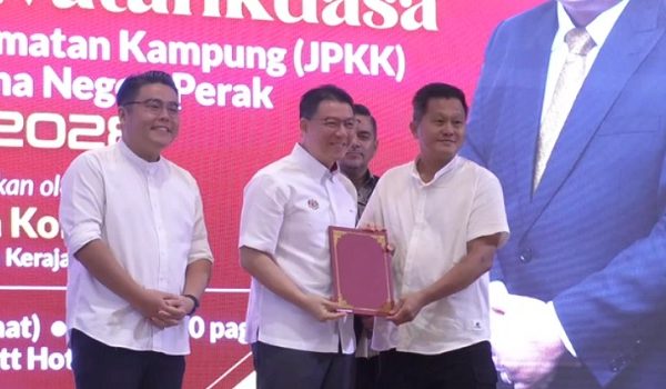Nga pada majlis Penyampaian Watikah Ketua Kampung Baru Cina. di Ipoh.