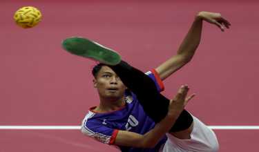 Aksi tekong Malaysia Muhammad Haziq Hairul Nizam pada Kejohanan Piala Dunia Sepak Takraw 2024./foto BERNAMA