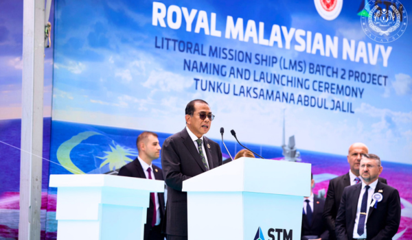 Menteri Pertahanan Datuk Seri Mohamed Khaled Nordin/Foto FB Khaled Nordin