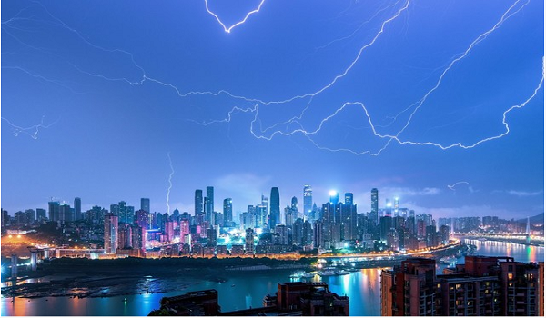 Hujan lebat melanda 22 daerah di Chongqing, dengan paras air sungai melepasi paras amaran/Foto BERNAMA