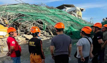 Operasi menyelamat sedang dijalankan bagi mencari individu yang terperangkap/Foto AFP