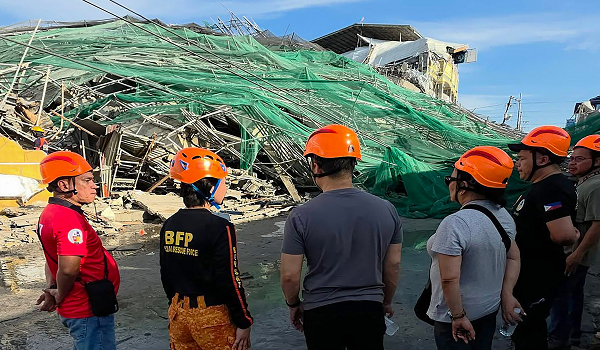 Operasi menyelamat sedang dijalankan bagi mencari individu yang terperangkap/Foto AFP