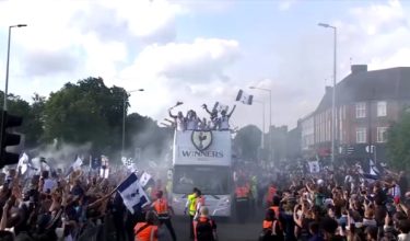 Pasukan Tottenham Hotspur diraikan di London Utara/ REUTERS