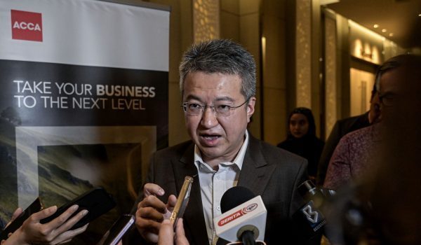 Timbalan Menteri Kewangan, Datuk Liew Chin Tong, bercakap kepada media pada Persidangan Fokus Percukaian Pertengahan Tahun ACCA 2026 hari ini/Foto BERNAMA
