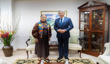 Datuk Seri Mohamad Hasan (kanan) bertemu Shirley Botchwey di New York / Foto RTM