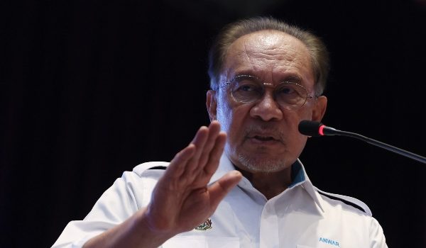ALOR GAJAH, 24 Jun -- Perdana Menteri Datuk Seri Anwar Ibrahim  menyampaikan ucapan pada Sesi Santai Mesra Perdana Menteri dan Ketua Setiausaha Negara Dengan Warga Perkhidmatan Awam Zon Selatan di Dewan Pusat Kecemerlangan Kejuruteraan dan Teknologi JKR (CREaTE) Melaka, hari ini.

—fotoBERNAMA (2026) HAK CIPTA TERPELIHARA