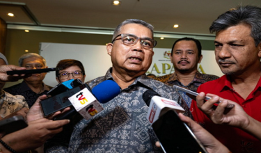 Menteri Perpaduan Negara, Datuk Aaron Ago Dagang. / Foto BERNAMA