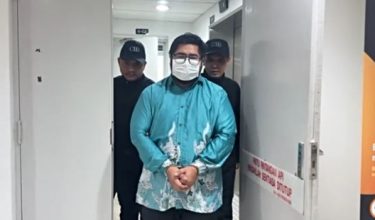 2406 TRG MAHKAMAH USTAZ AMANG