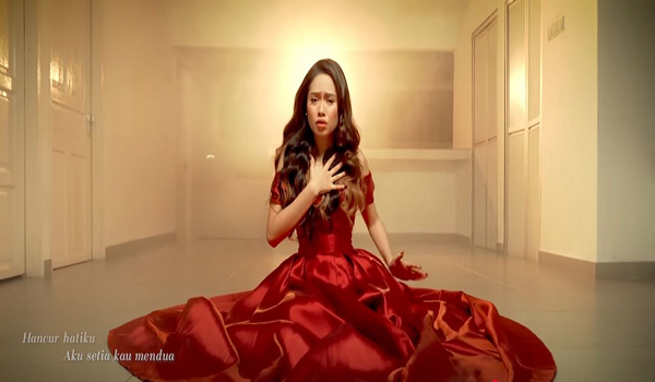 Liyana Jasmay kembali dengan single balada pop melankolik terbaharu berjudul Terluka, yang sarat emosi dan penuh makna.