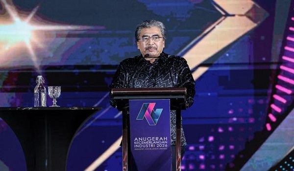 Menteri Pelaburan, Perdagangan dan Industri Datuk Seri Johari Abdul Ghani / Foto BERNAMA