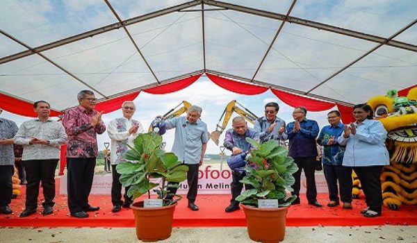 Datuk Seri Ahmad Zahid ketika merasmikan pecah tanah syarikat QL Inno Food Parks Bagan Datuk di sini. Foto/Bernama
