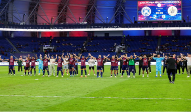 Para pemain dan pengurusan JDT meraikan kemenangan di Stadium Sultan Ibrahim, Iskandar Puteri / Foto BERNAMA