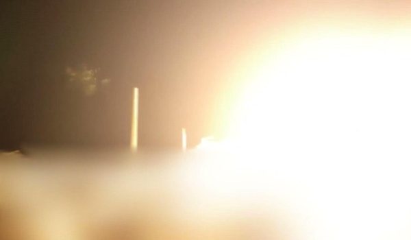 Rakaman menunjukkan pelancaran peluru berpandu oleh Iran yang didakwa menyasarkan kapal induk AS, USS Abraham Lincoln/Foto REUTRERS