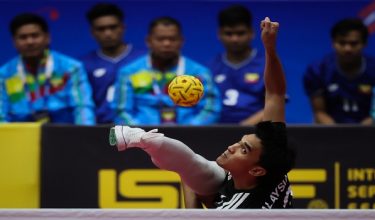 KUALA LUMPUR, 21 Mei -- Pemain regu sepak takraw negara Mohammad Syahir Mohd Rosdi beraksi menentang Myanmar acara regu berpasukan pada Kejuaraan Piala Dunia Sepak Takraw 2026 di Stadium Titiwangsa hari ini.

Malaysia muncul juara Kumpulan B acara berpasukan Piala Dunia Sepak Takraw 2026 selepas mencatat kemenangan bergaya 3-0 ke atas Myanmar pada aksi terakhir kumpulan.

--fotoBERNAMA (2026) HAK CIPTA TERPELIHARA