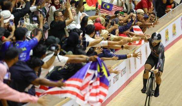 Jaguh berbasikal trek negara, Datuk Azizulhasni Awang menamatkan acara keirin pada Piala Dunia Berbasikal Trek UCI 2026 di Velodrom Nasional Nilai/Foto BERNAMA