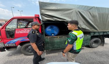 Penahanan dibuat Pasukan Gerakan Am (PGA) Batalion 2
dalam satu operasi penguatkuasaan di Guar Chempedak di sini pada Jumaat.
