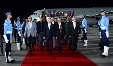 Iranian Foreign Minister Abbas Araqchi walks with Pakistan's Foreign Minister Mohammad Ishaq Dar and Army Chief, Field Marshal Asim Munir upon his arrival to discuss proposals for restarting peace talks with the U.S., in Islamabad, Pakistan, April 24, 2026. Pakistan's Ministry of Information/Handout via REUTERS THIS IMAGE HAS BEEN SUPPLIED BY A THIRD PARTY. NO RESALES. NO ARCHIVES. NO RESALES. NO ARCHIVES. BEST QUALITY AVAILABLE.