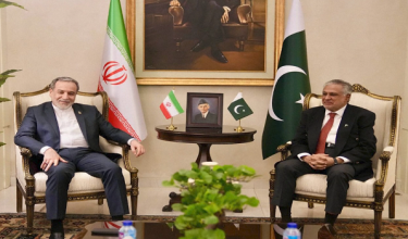 Menteri Luar Iran, Abbas Araqchi (kiri)./Foto REUTERS