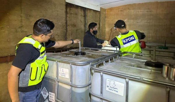 Ops Tiris 4.0: Penguatkuasa KPDN KL memerika tangki diisi 3,500 liter diesel/Foto KPDN KL