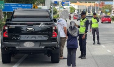 Kenderaan pacuan empat roda milik bekas pemain bola sepak kebangsaan diperiksa dalam Operasi Khas Hari Raya Aidiladha (HRAA) 2026 oleh JPJ Terengganu - RTM